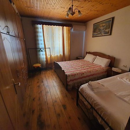 Hida Guest House Гирокастра Экстерьер фото