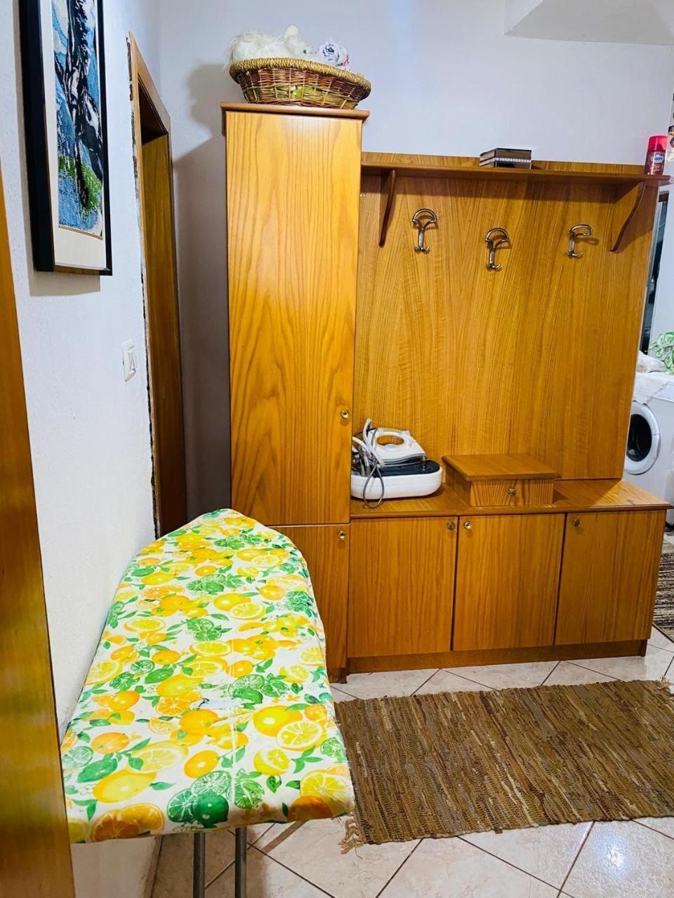 Hida Guest House Гирокастра Экстерьер фото
