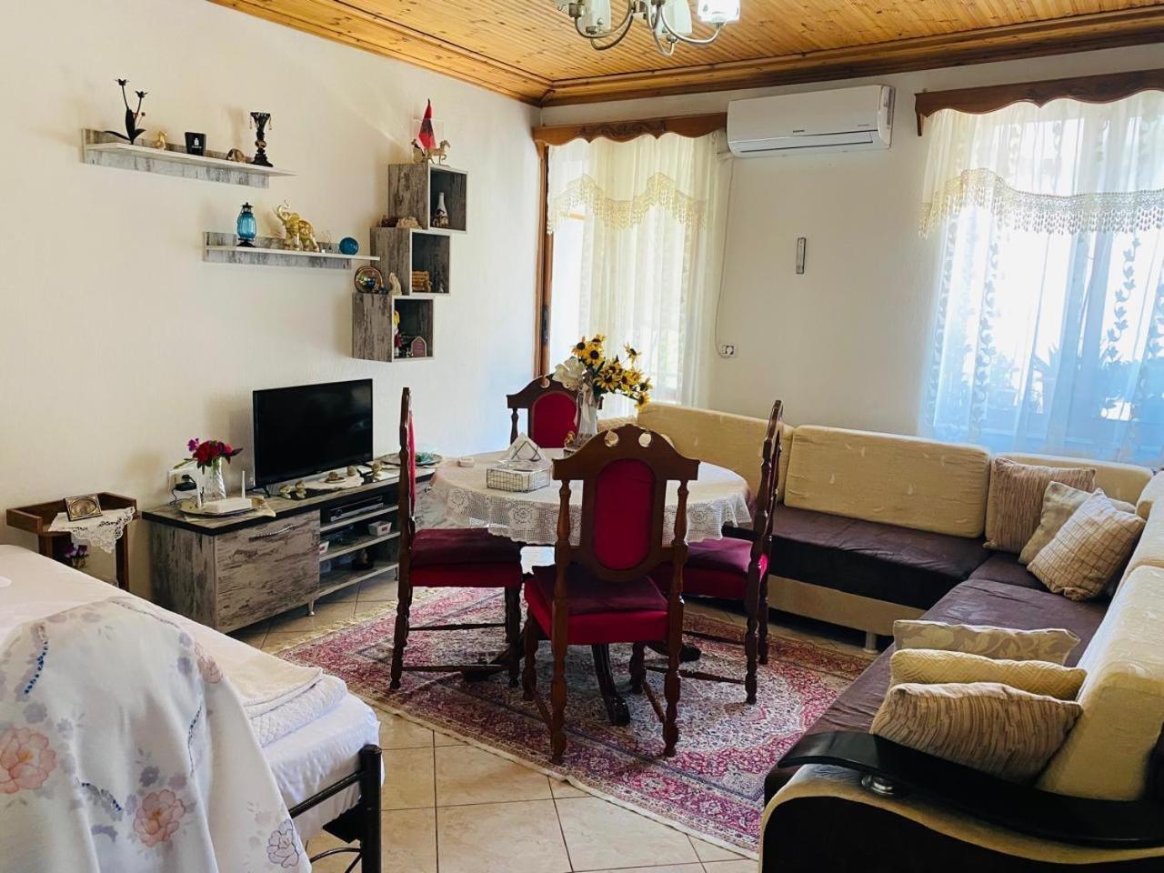 Hida Guest House Гирокастра Экстерьер фото