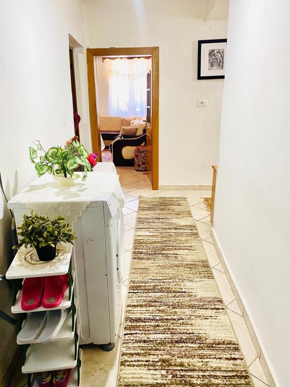Hida Guest House Гирокастра Экстерьер фото