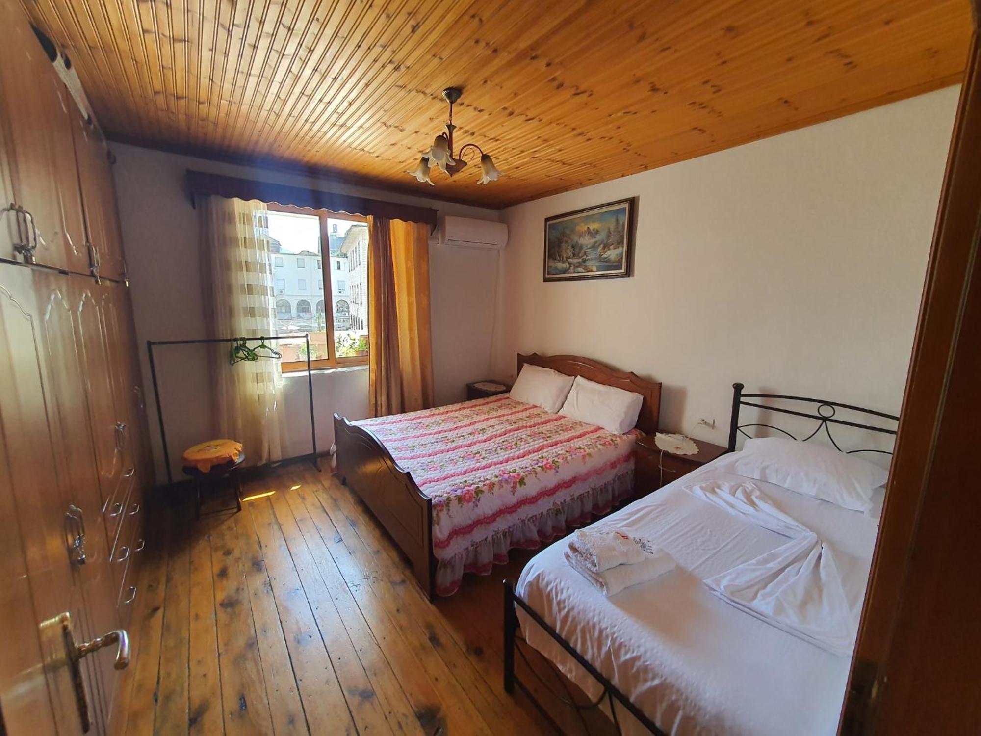 Hida Guest House Гирокастра Экстерьер фото